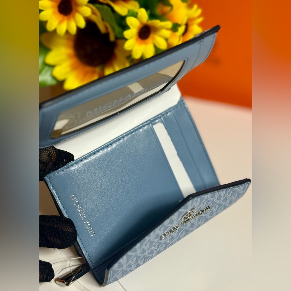 🆕MICHAEL KORS S Jet Set Light blue/Silver Charm MD Envelope Trifold Wallet - Picture 13 of 17